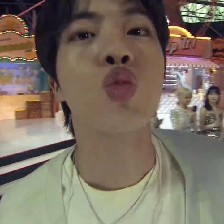nwyjin's tweet photo. mwah https://t.co/XSGIAB5cov