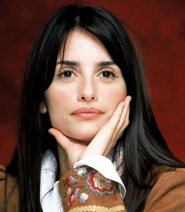 remnantsofpast's tweet photo. Penélope Cruz at the press conference for Vanilla Sky, Los Angeles, 2001
