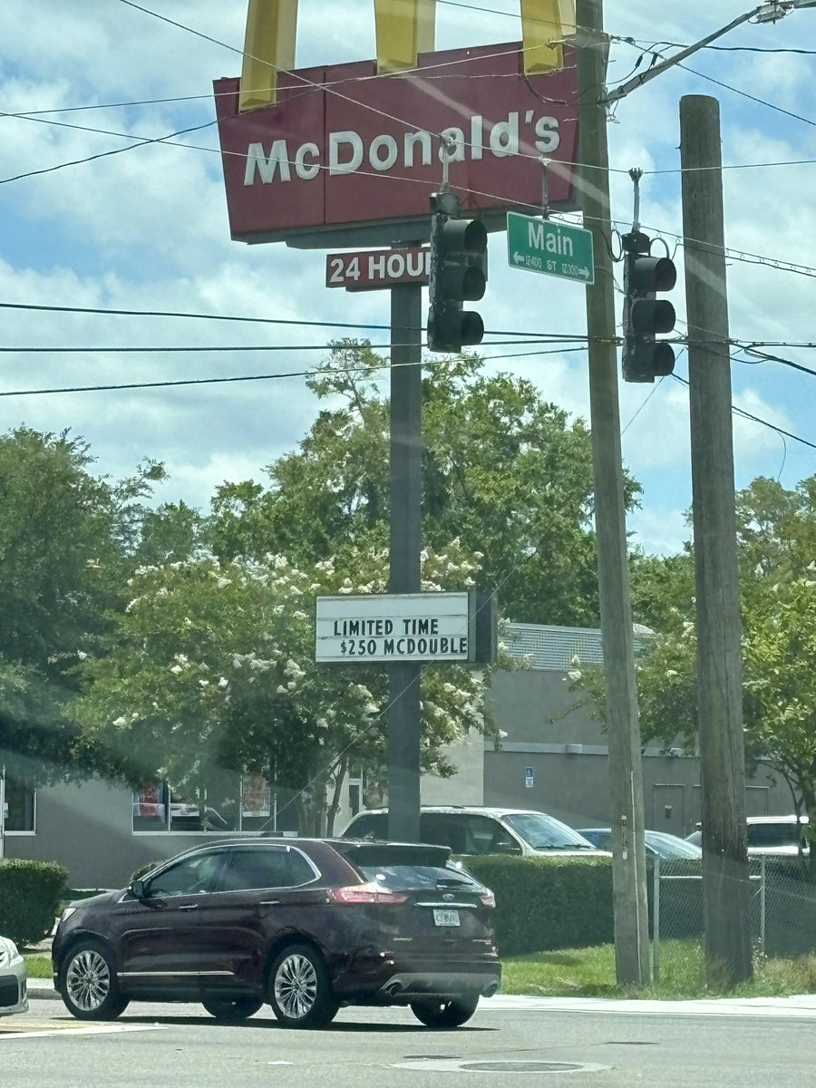 MoviePaul's tweet photo. I know inflation is hurting everyone but $250 for a McDouble? They can McSuck my McButt. https://t.co/jrYXmE6b7c