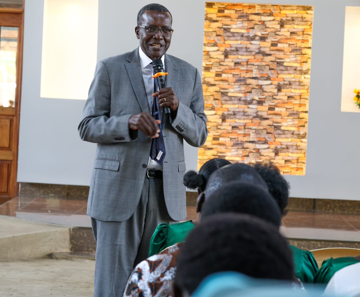 Mabonga_254's tweet photo. Accompanied by @UGMParty Co-Party Leader @NetoAgostinhoMP, President Maraga today worshipped at Mathare North SDA Church in Nairobi. https://t.co/p1033zy3SI