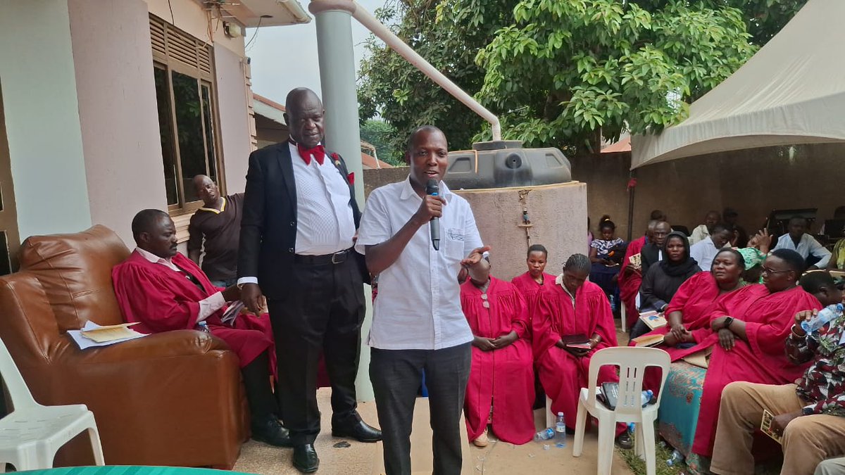 NkunyingiMuwad1's tweet photo. Joined mourners for funeral rites and send off of late NAKKU ALICE at Kiteezi. Delivered our condolences and shared widely with mourners on constituency &amp; national issues. 
#MP Kyadondo East https://t.co/HlLAC629rG