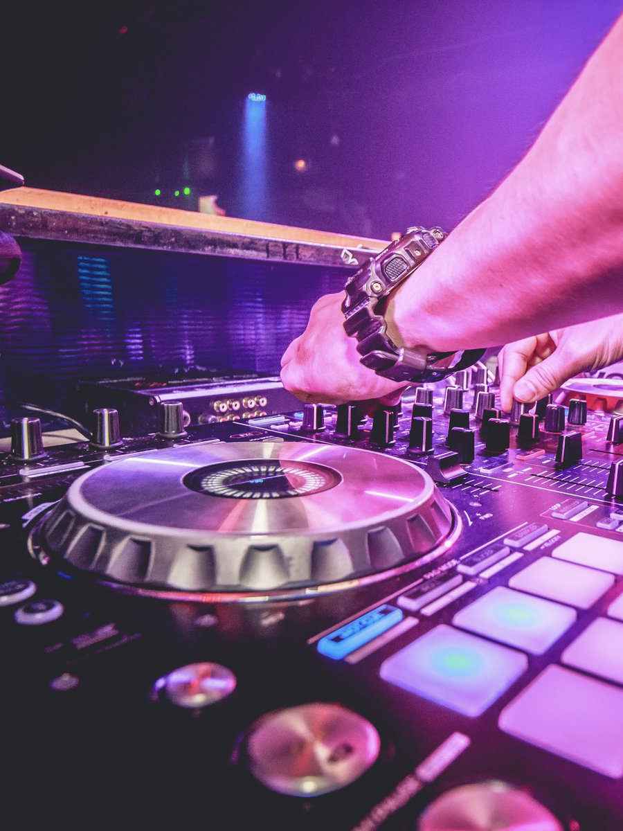 WinBigRivers's tweet photo. Change of plans tonight? 👀 Get your cowboy boots on and head over to Rivers Casino where DJ Steve Spin will be playing Morgan Wallen hits all night long! 🤠🎵 https://t.co/ZWUKymJWpL