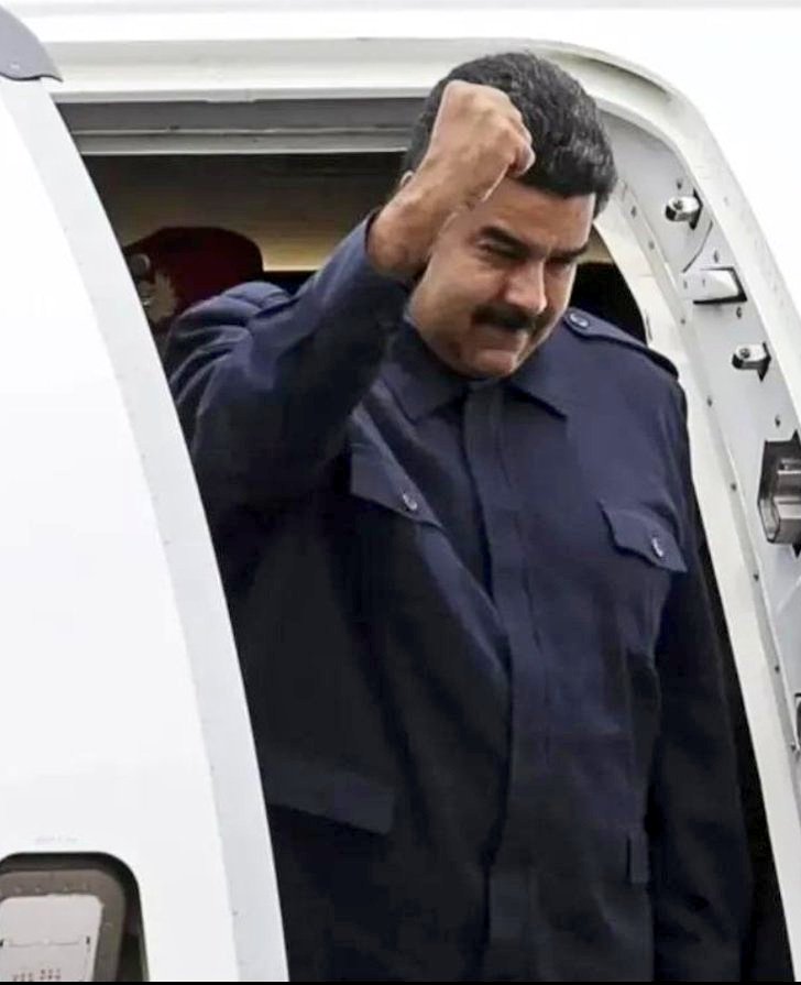 SonPolemicas's tweet photo. Veremos las caras llorosas y la depresión de los Escuálidos cuando esta imagen se haga realidad, como ya pasó en Abril 2002...Eso viene, la fiestica del 3 de Enero se está acabando...tic tac https://t.co/TJFTQGUBAv
