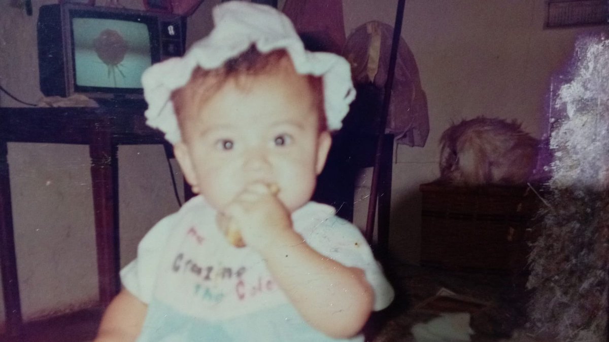LucerinnaSoy's tweet photo. Qué? Cómo de que no? 😂 Aquí reclamando mi hogar como tercera hija de Hipólita y Luis aunque ha pasado mucho y las cuentas no dan 😂😂😒 me la volveré a ver #Alborada 💕🌹 https://t.co/3M43AuKj4e