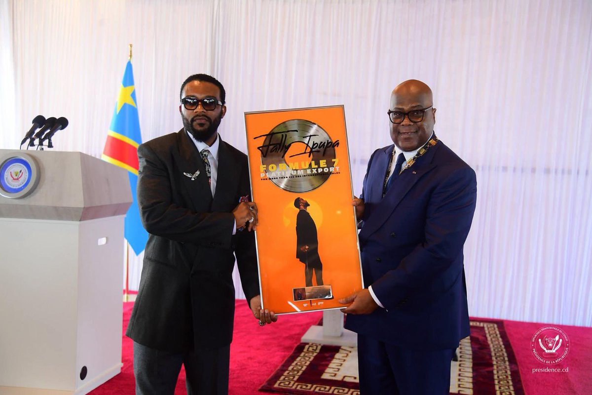Parole_des_W's tweet photo. Retour en images sur la décoration de la lagende Fally Ipupa par le président de la République Félix TSHISEKEDI 🇨🇩❤️
#fallyipupa https://t.co/1KULfPlpX2
