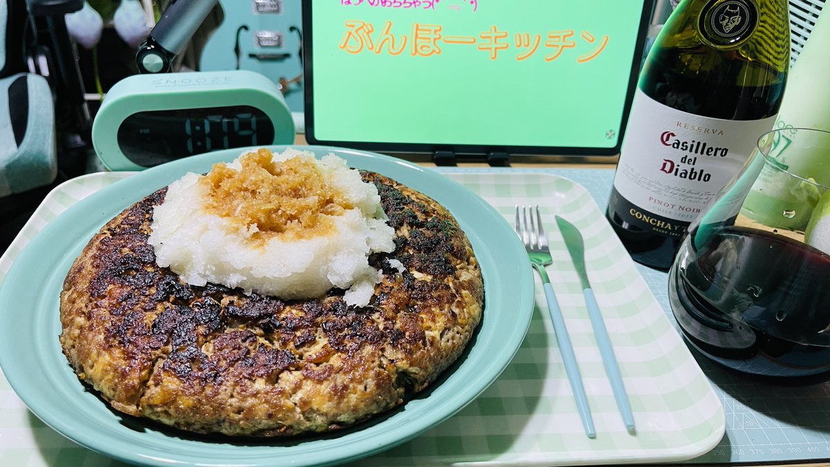 BUNHO69's tweet photo. @FRIEREN_PR @G32025GT フリーレンに影響受けて、牛100パーセントの繋ぎをいっさい使わず1キロのハンバーグ焼きました。
美味しゅうございました😋 https://t.co/bTfGwbDtgp