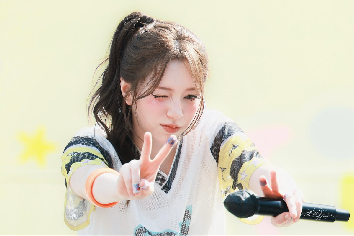 Starrism0614's tweet photo. 260606 mini fan

✌️

#CHANELLEMOON #문샤넬
#FIFTYFIFTY #피프티피프티 https://t.co/7KPSuDN2WD