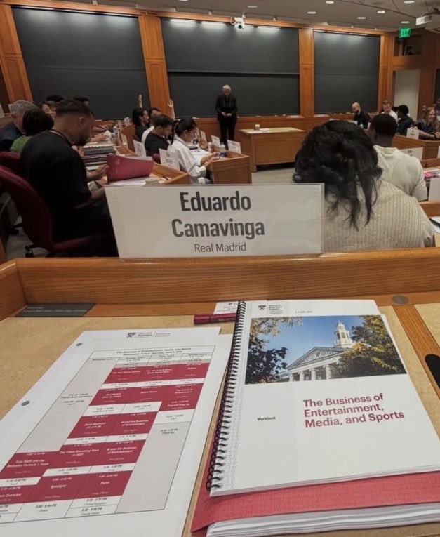 ActuFoot_'s tweet photo. Eduardo Camavinga 🇫🇷 est à Harvard aux USA 🇺🇸 et suit une formation : "The Business of Entertainment, Media, and Sport." 🎓😁

📸 IG https://t.co/MHoq0XUsaA