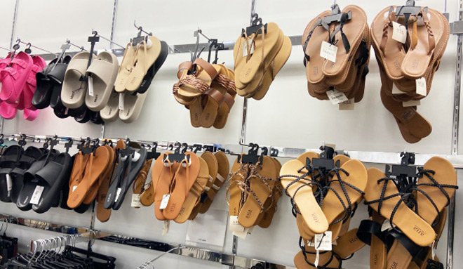 FreeStuffFinder's tweet photo. 📣 Up to 80% Off Women’s Sandals! 
From $5: https://t.co/kBbN6i9HAO https://t.co/piPUkMQXwR