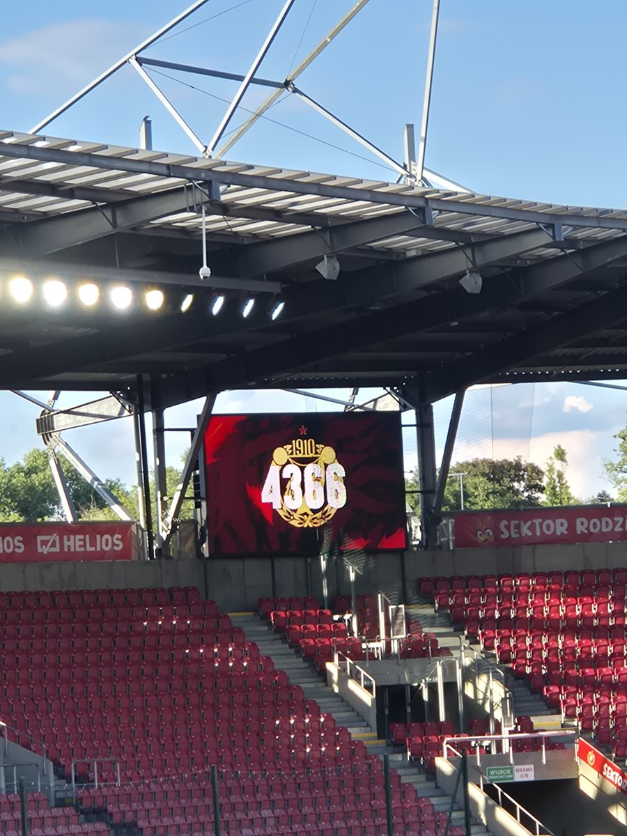 Lordbar97's tweet photo. Rezerwy Widzewa z prawie taką samą frekwencją jak średnia widownia u sąsiadów. 🇦🇹 https://t.co/76N7YQyQnW
