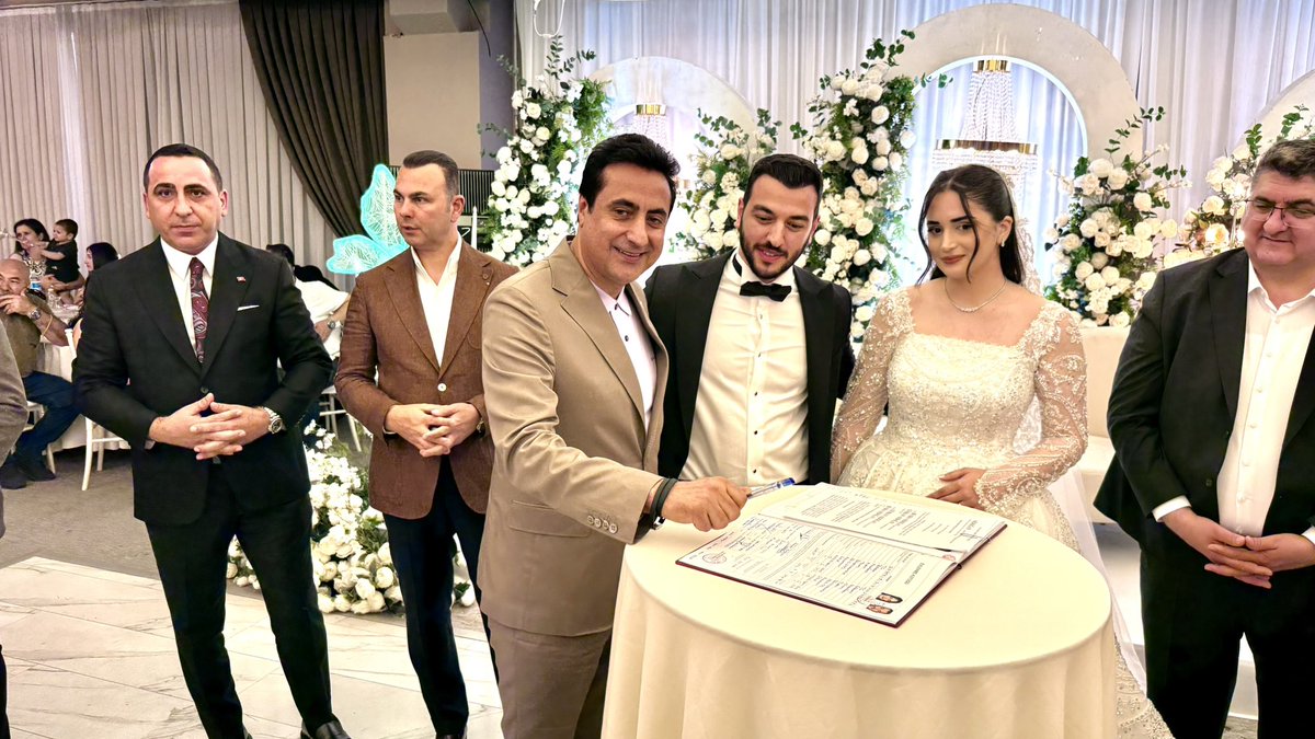 haliskahriman's tweet photo. Büşra ve Gürkan kardeşlerimizin hayatlarını birleştirdikleri bu anlamlı günde nikâh şahitliği yaparak mutluluklarına ortak olduk. Kendilerine bir ömür boyu huzur, mutluluk ve bereket diliyorum.
#BüşraVeGürkan #NikahTöreni #Mutluluklar #Aile #HalisKahriman https://t.co/5LMzdc6f9j
