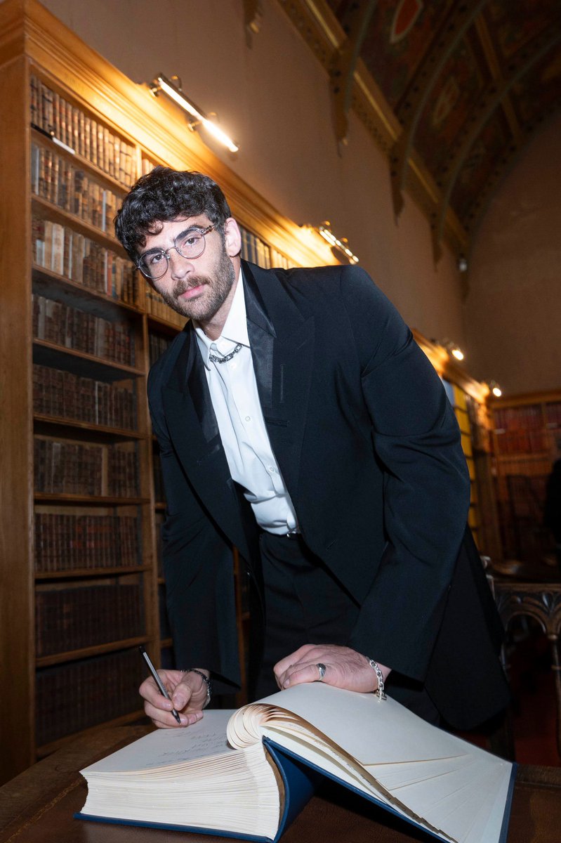 4ltedits's tweet photo. we could’ve gotten updated oxford union pics 😔 https://t.co/XJ9uoXfsSd