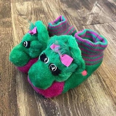catie_98's tweet photo. The shoe game back then was on another level 👅 https://t.co/jQOjKcDwPG