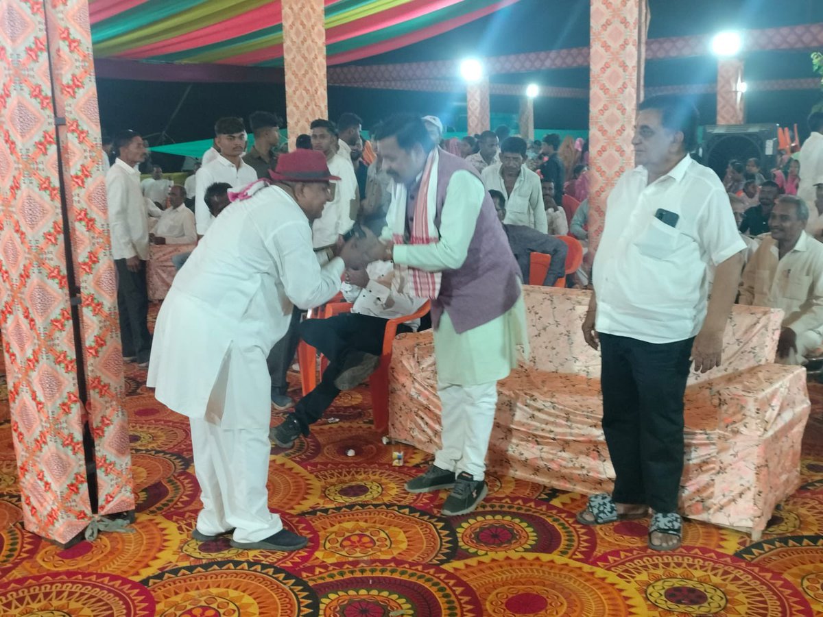 kuberdindor's tweet photo. આ તકે ગુજરાત પ્રદેશ આદિજાતિ મોરચા મંત્રીશ્રી સંજયભાઈ પારગી,ગોઠીબ જિલ્લા પંચાયત સભ્યશ્રી કેતન બારીયા,સંતરામપુર તાલુકા પંચાયતના પૂર્વ પ્રમુખશ્રી હરેશભાઈ વળવાઈ,શાંતીલાલ પટેલ,અશોકભાઈ રટોડા,સચિન શાહ,સરપંચશ્રીઓ અને કાર્યકર્તાઓ  હાજર રહ્યાં હતાં. https://t.co/rAfnaikPmD