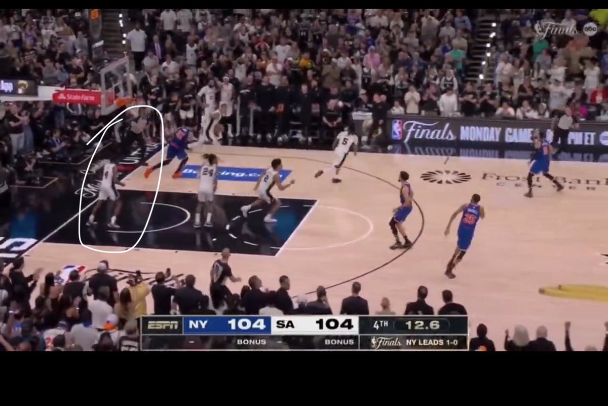 Joeytbt's tweet photo. @StephanosAD33 @LakeShowYo Who u thinked dropped back in coverage waiting for the ball.. https://t.co/NkNoP2HTYv