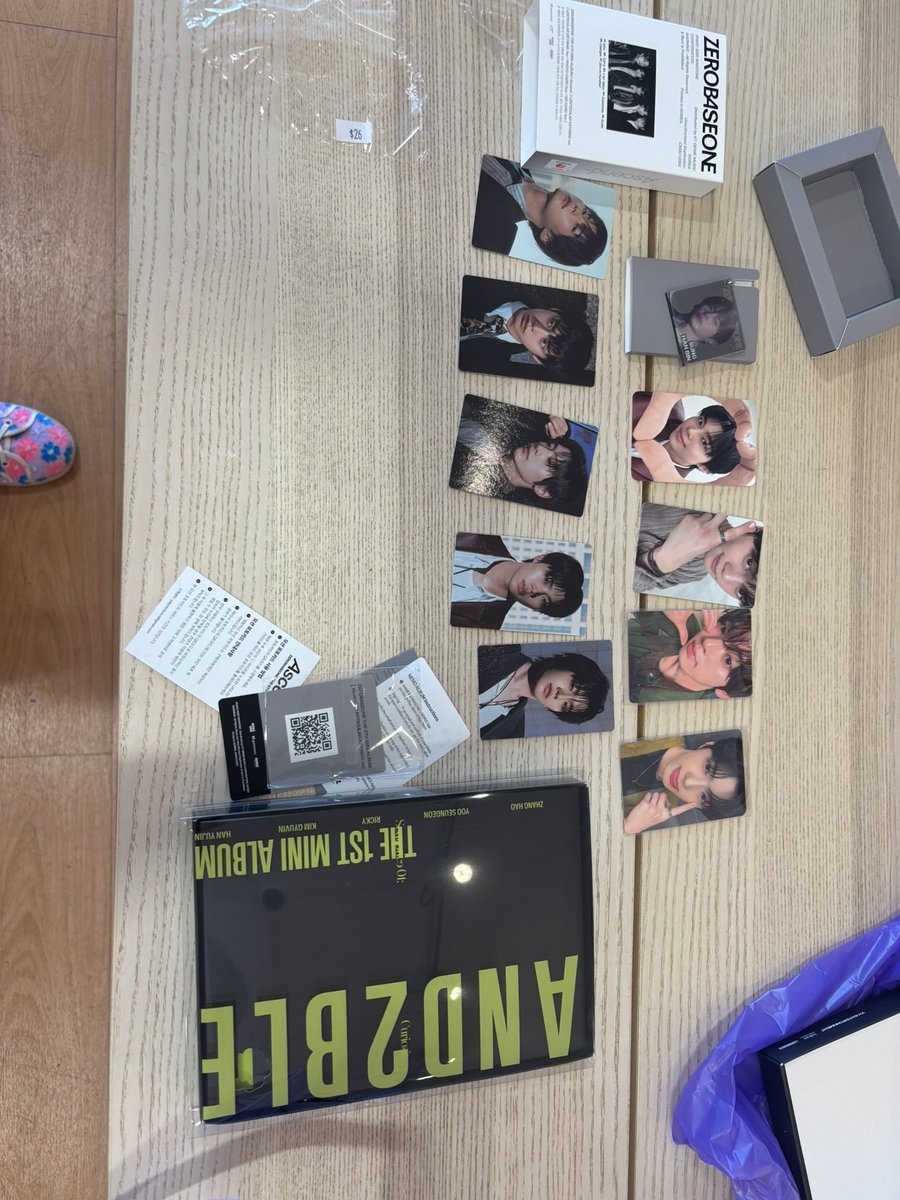 RachelEiley's tweet photo. Not bad if I do say so myself (and yes that is a Sanghyeon at the end of the top row that was so cute I had to rescue him from the $5 photocard binder) https://t.co/xdws3O3pP7