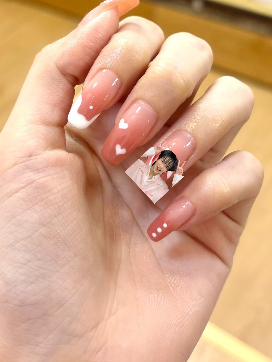 Pinkuro97's tweet photo. Yesterday, I got my nails done with a little bunny design. Now, I’ve got this cute bunny (Baby Save) sitting right on my nails. 5555🐰💅✨ 

Summer Breeze Date with Save
#SaveXCuteRabbit 
#savewrg 
@savewrg https://t.co/3izk0VQiEF