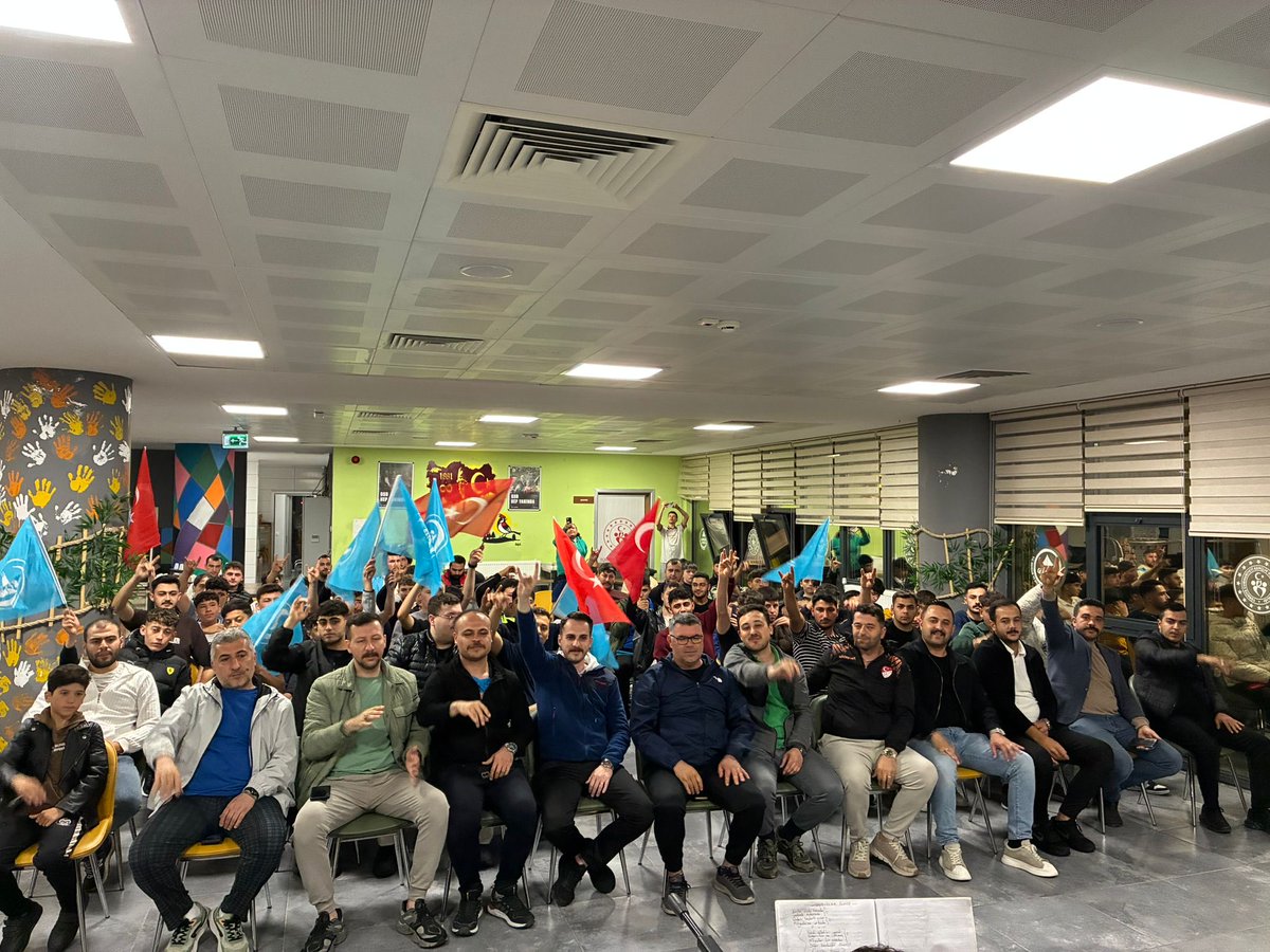 av_Emirhan's tweet photo. Ülkü Ocakları Manisa İl Başkanlığı olarak; ortaöğretimdeki gençlerimiz, üniversite teşkilatımız ve il-ilçe ocak yöneticilerimiz ile birlikte Kula İlçemizde Gençlik Kampımızı gerçekleştirdik.

Kula Gençlik Kampı 3.Gün:
🎵 Kıymetli Sanatçılarımız ile Konser
💡Yaşam Becerileri Atölyesi
🎯Okçuluk Eğitimleri
🥋Matrak Etkinliklerini Gençlerimiz İle Birlikte Gerçekleştirdik ve Ülkücü Yeminimizi yaparak kamp programımızı bitirdik. 

Ülkü Ocakları Eğitim ve Kültür Vakfı Genel Başkanımız Sayın Ahmet Yiğit Yıldırım’ın belirttiği üzere Ülkü Ocakları: “Adam gibi adamlar yetiştirmiştir. Bundan sonra da bu şekilde yetiştirmeye devam edecektir.”