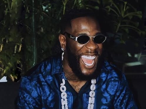 thedebuthub's tweet photo. All Nigerian artists to have surpassed at least 2 BILLION streams on Spotify across all credits:

#1. Wizkid 
#2. Burna Boy
#3. Rema
#4. Tems
#5. Davido 
#6. Asake
#7. Ayra Starr
#8. OMAH LAY
#9. CKay
#10. Fireboy DML
#11. BNXN 🆕 https://t.co/QsvFhoSmBo