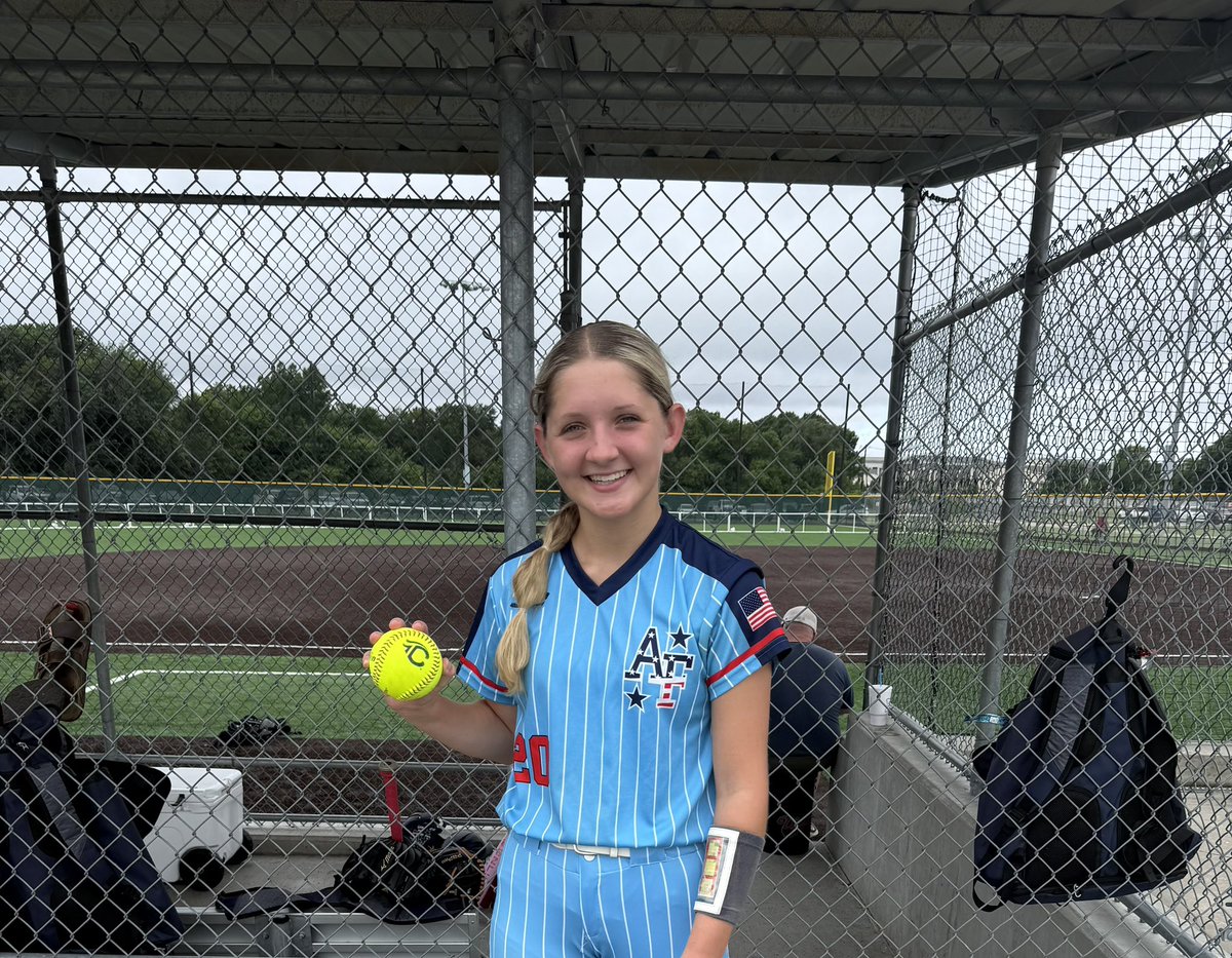 jayde_ray28's tweet photo. First 💣 of the season at the Texas State Championship! Let’s gooo!!! @AFNational16u @TakeCharge_SB https://t.co/CcBxU8oo2j