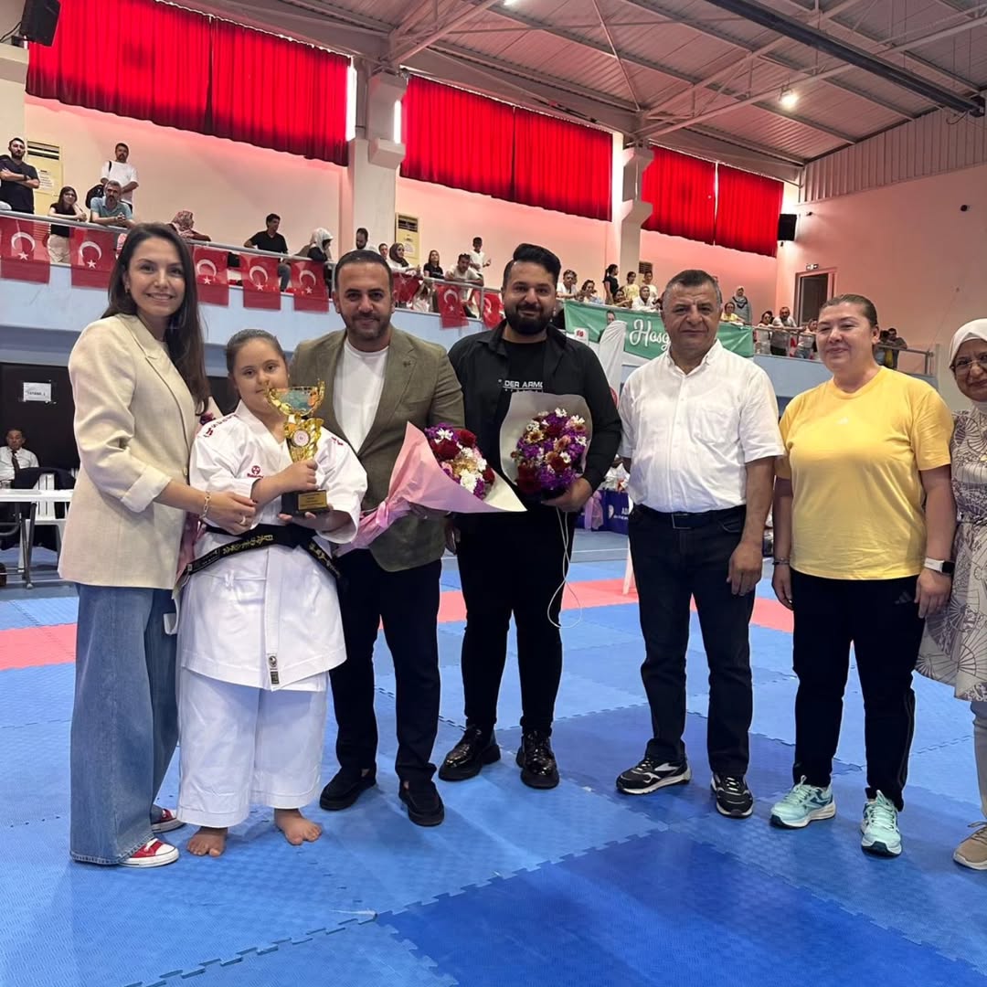Kucuksaatcom's tweet photo. Ayşegül Reyyan Şimşek Karate Şampiyonası başladı
https://t.co/OxpuTTIsUq https://t.co/GK2b10bflC
