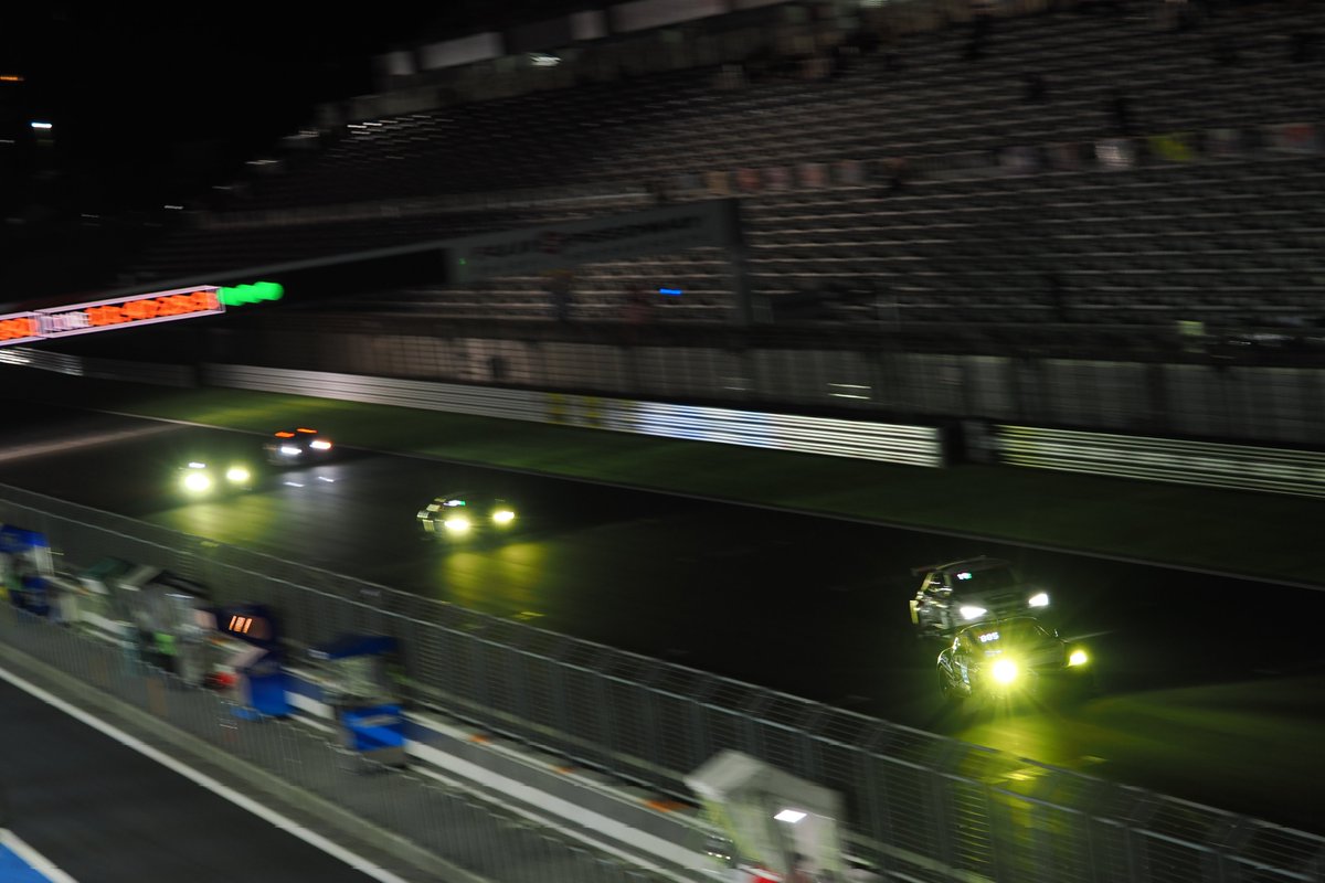 arumo2's tweet photo. スタートから12時間経過、残り12時間。
レースはようやく折返し。
#S耐 #富士24時間 #FUJI24H https://t.co/Dq2rouvs0e