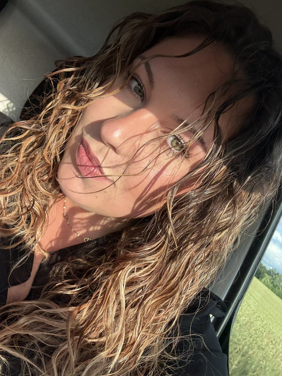 turevesdemoix's tweet photo. Si jamais t’avais le culot de penser que mon visage n’était pas aussi doux que mes pieds 🤪 https://t.co/IfHFqwD5S6