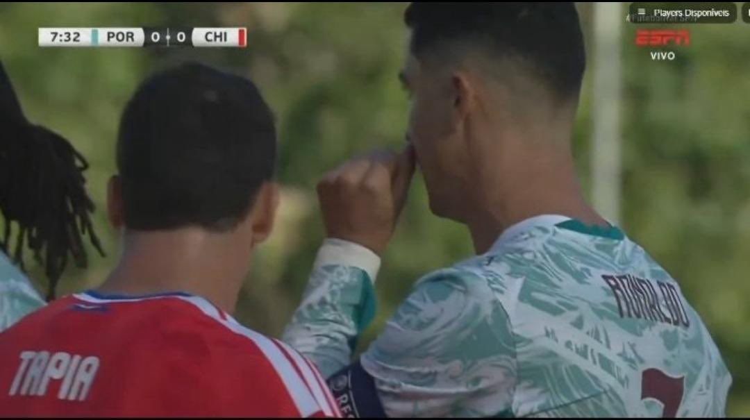 marcelismo26's tweet photo. el mejor jugador de la historia y a su lado CR7 https://t.co/bIm1lX2jBM