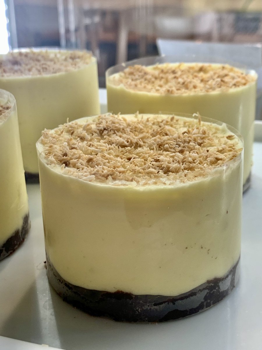 CasaPausaCafe's tweet photo. Sabado en Casa.
¿Quién viene?

Además: Rogel, Lemon pie, Apple crumble, Torta de chocolate Heavy, mousse de frambuesas…
No sé… vofi. https://t.co/A1oojSv3pI