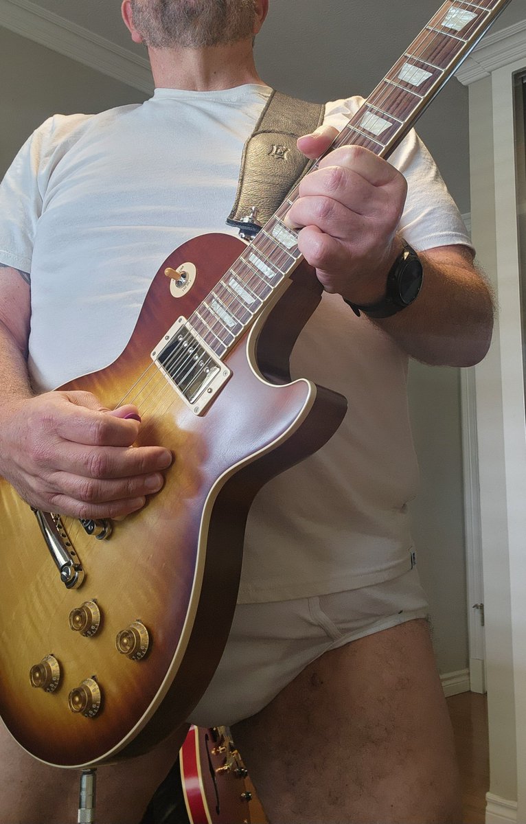 DoodBear's tweet photo. @beerznbriefz Hot. For me, its guitar and TWs https://t.co/xR7ogi1hOF
