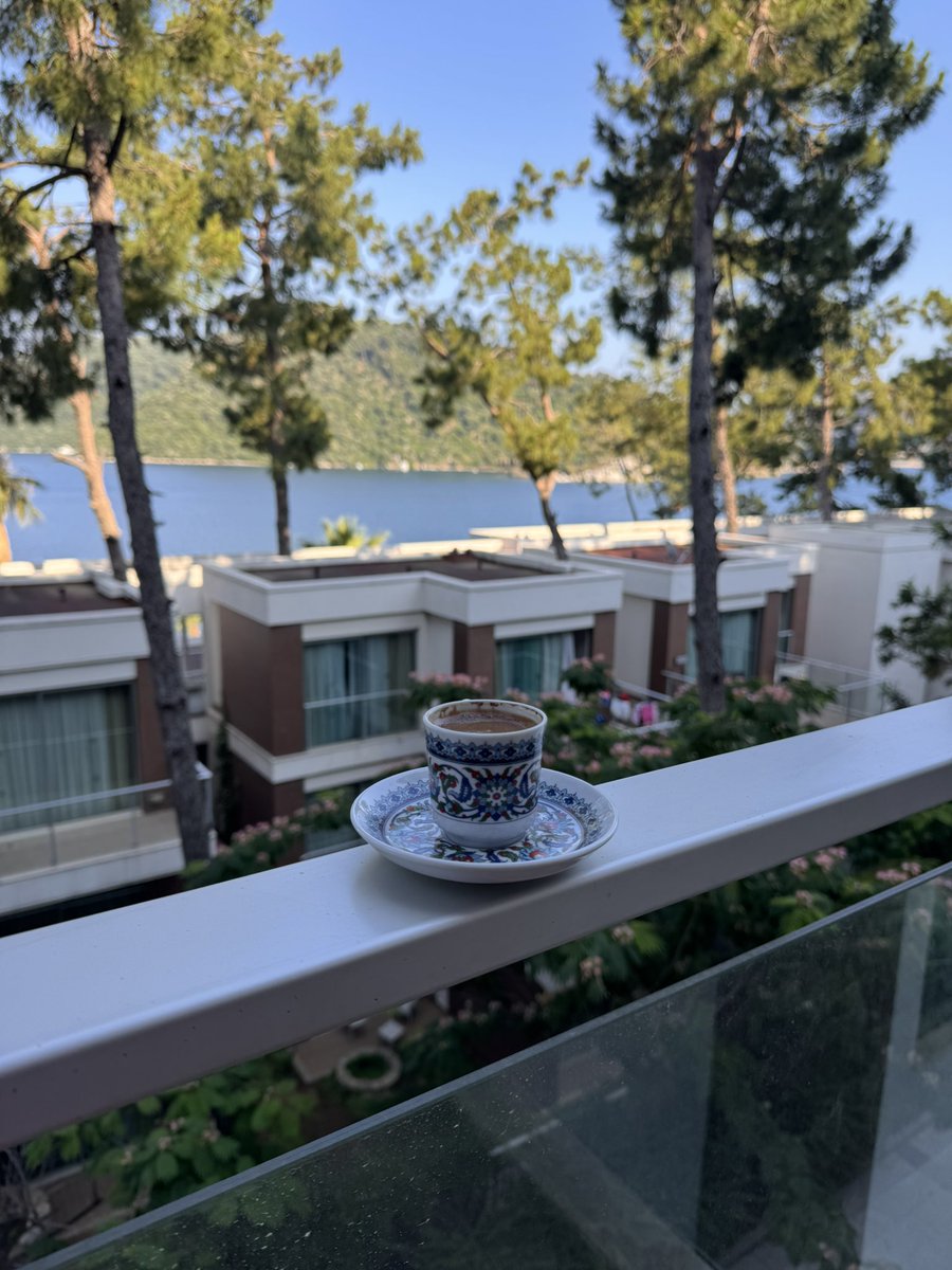 thisisbubbless's tweet photo. Hey guys👋🏻! I’ve been missing in action, but I’m back! A lot has changed - I went from Miss to Mrs. But before the catch-up, coffee first☕️ 🌊☀️ https://t.co/R8d5UvkmT8