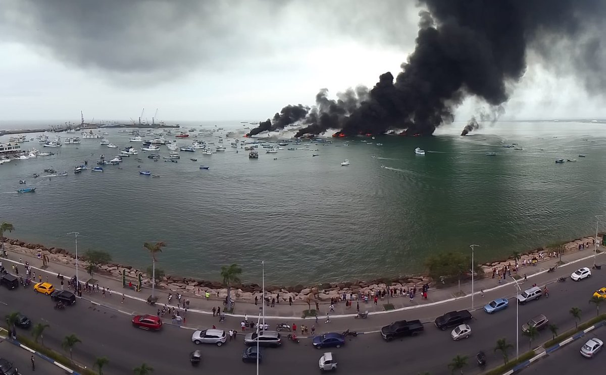 Polificcion's tweet photo. Inédito algo de esta escala en Manta. https://t.co/CdatcR3eSD