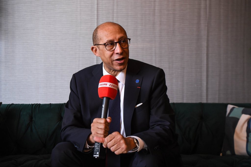 _BeFootball's tweet photo. 🚨🚨 CE NOUVEL ÉPISODE TEND ENCORE LES RELATIONS ENTRE LE GROUPE ET LA FFF, après l’épisode des primes. 🥶🥶

𝗧𝗼𝘂𝘀 𝗹𝗲𝘀 𝗰𝗼𝗲́𝗾𝘂𝗶𝗽𝗶𝗲𝗿𝘀 𝗱𝗲𝘀 𝗷𝗼𝘂𝗲𝘂𝗿𝘀 𝗰𝗼𝗻𝗰𝗲𝗿𝗻𝗲́𝘀 𝘀𝗲 𝘀𝗼𝗻𝘁 𝗿𝗮𝗻𝗴𝗲́𝘀 𝗱𝗲𝗿𝗿𝗶𝗲̀𝗿𝗲 𝗹𝗲𝘂𝗿 𝗰𝗮𝘂𝘀𝗲 𝘀𝘂𝗿 𝗰𝗲 𝘀𝘂𝗷𝗲𝘁. 

Ils ont également convenu de ne pas faire plus de vagues avant le début de la compétition. 

Après le Mondial en revanche, 𝗹𝗲𝘀 𝗕𝗹𝗲𝘂𝘀 𝘀'𝗮𝘂𝘁𝗼𝗿𝗶𝘀𝗲𝗻𝘁 𝘁𝗼𝘂𝘁𝗲𝘀 𝗹𝗲𝘀 𝗳𝗼𝗿𝗺𝗲𝘀 𝗱𝗲 𝗰𝗼𝗻𝘁𝗲𝘀𝘁𝗮𝘁𝗶𝗼𝗻.

(@lequipe)