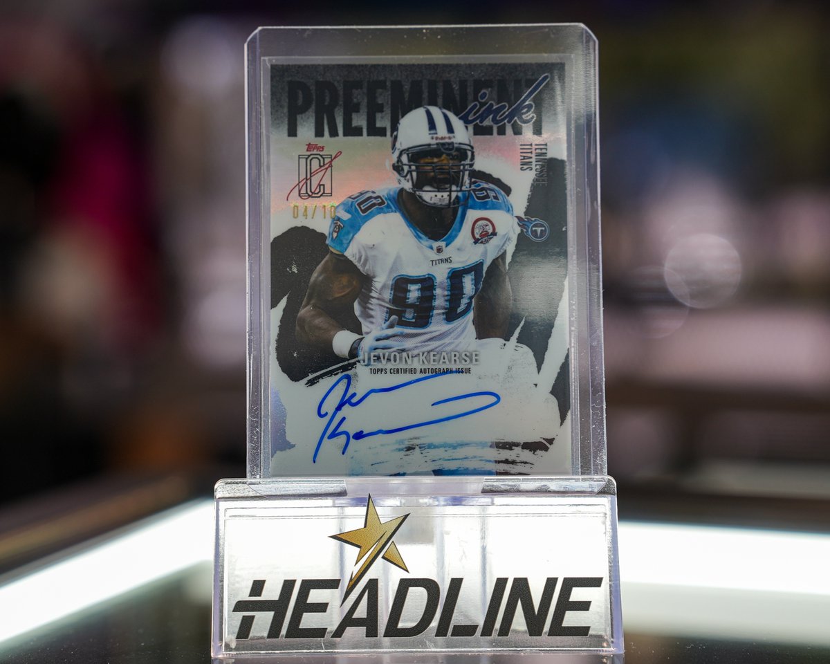 headlinebreaks's tweet photo. 2025 Topps Signature Class Football officially arrived and it came out hot. 🔥

Here are some of our favorite hits from Day 1. @Topps 

#ToppsSignatureClass #FootballCards #SportsCards #TheHobby #CardBreaks https://t.co/hMdU3EDMRA