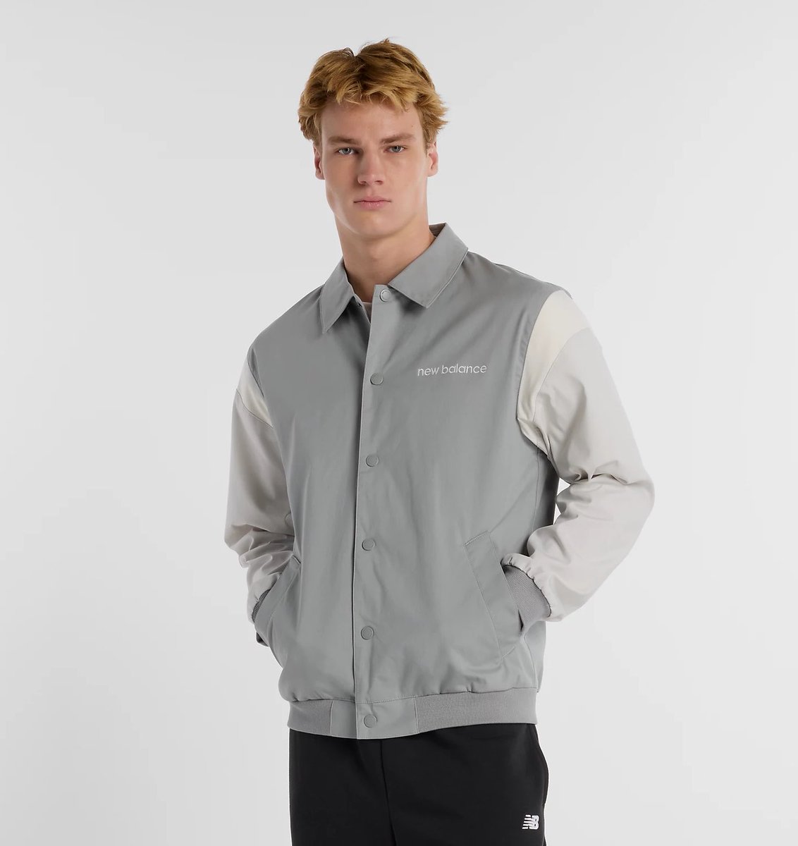 LinkDeal_'s tweet photo. Elle flingue la veste New Balance 

65€ au lieu de 130€ 

Lien : https://t.co/Yz4Aj2kW2Z https://t.co/qGONzZGMio