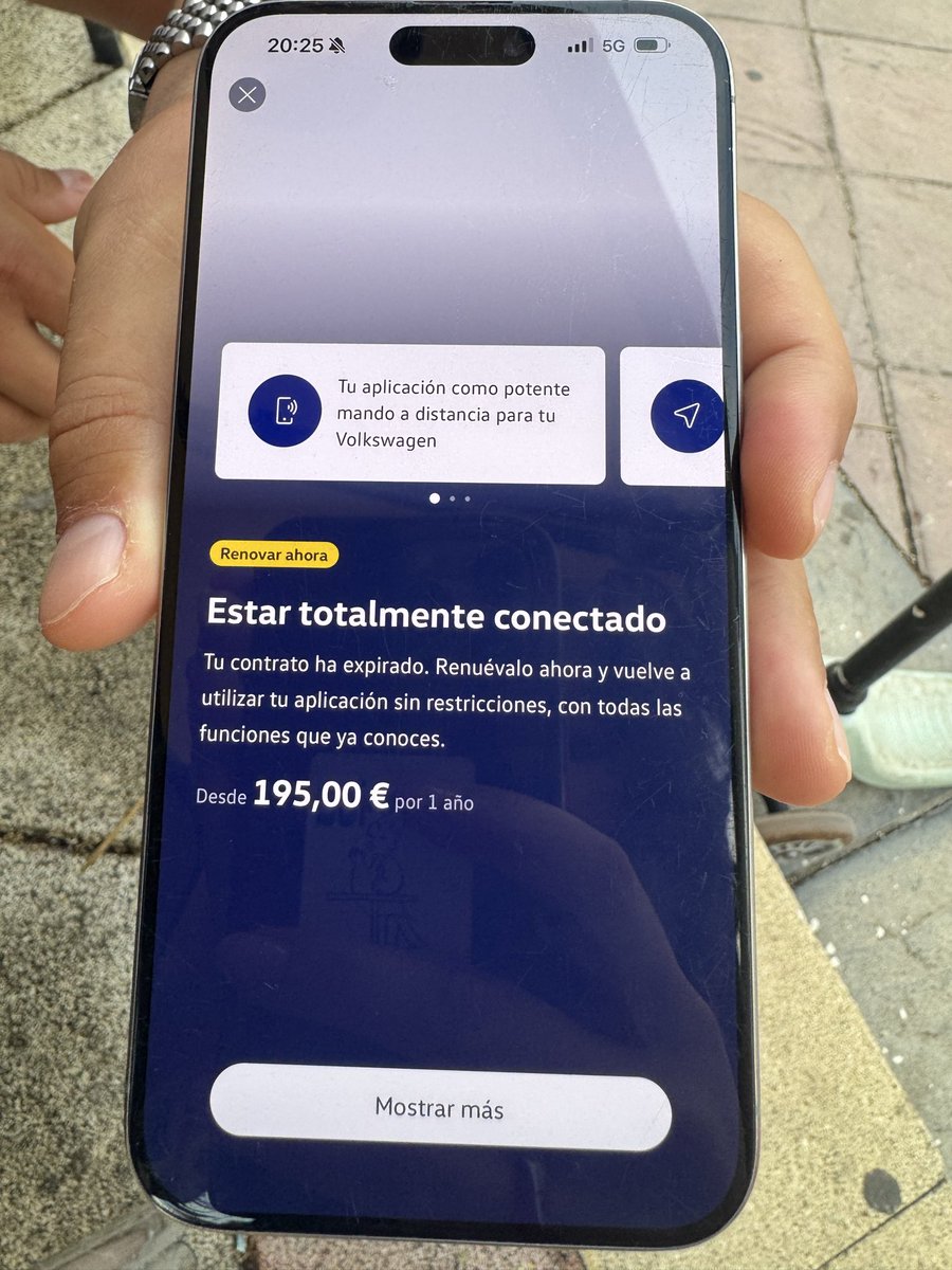 MrVIVANCOS's tweet photo. @VW_es Es inaceptable que Volkswagen me quiera cobrar ahora por seguir usando un servicio que ya venía con el coche, como abrir y cerrar en remoto o controlar el aire desde la app. Cuando compré el vehículo, estas funciones se presentaron como parte de la experiencia “conectada” https://t.co/k35ujQcRAu