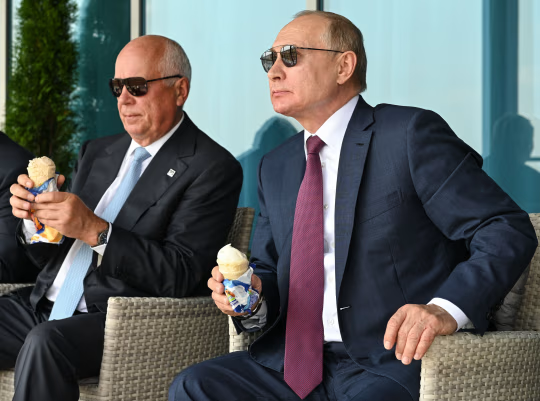Mylovanov's tweet photo. Putin's inner circle still flies on $75 million Western-made private jets.

WSJ traced how Putin allies, including Rostec [defense giant] chief, use Bombardier and Gulfstream aircraft through brokers and intermediary companies despite years of sanctions. 1/ https://t.co/kwFrX2YdvS