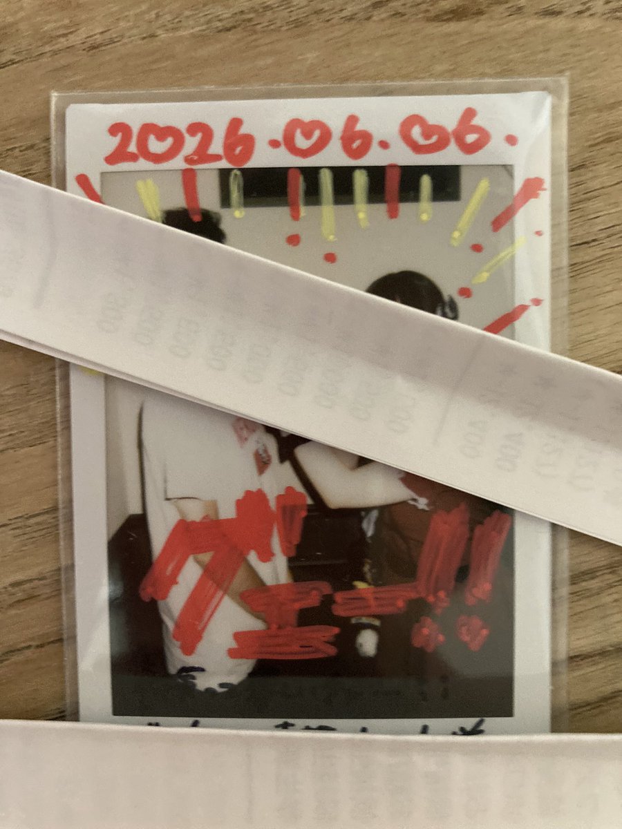 aZe4T's tweet photo. 昨日的今日も帰校してました
今回はゆきのさんHBDで賑わってました
りぼんさんに絵チェキとキャスドリとカラオケをなのさんにキャスドリをお願いしました、ありがとうございます！
色々なお話しができて楽しゅうございました！
実は今日髪を少し短くしてました
またまたまた来ますわ〜
#twilightRouge https://t.co/Tc7b6tWTtn