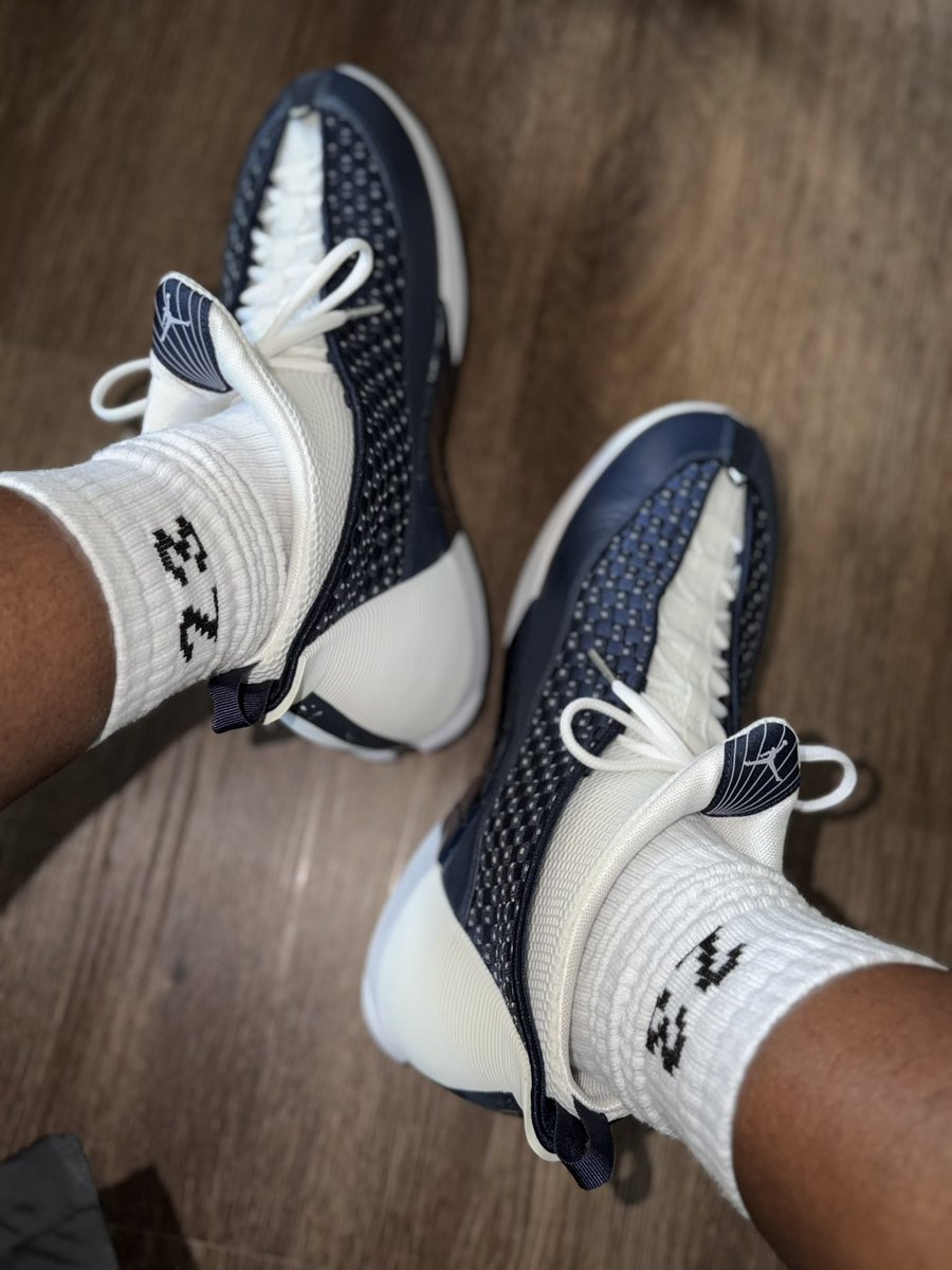 Mokicks1986's tweet photo. Since we talking 15s #snkrskickcheck @Nike @Jumpman23 https://t.co/ValrHDUKDL
