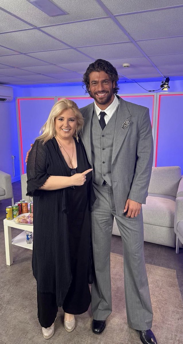 CanYamanNewsInt's tweet photo. ♦️Marina Navarro Management  IG Post - "Hay una cosa que te quiero decir" gave us a very special day with #CanYaman and Jorge Javier Vázquez, which you can enjoy tonight starting at 10:00 PM on Telecinco. 

Moments of emotion, confidences, smiles, and lots of affection behind the scenes of a program that continues to connect stories and people.

Thanks to the entire team and the guests to make this evening very special. 

#CanYaman welcome to the family, Spain awaits you with open arms to continue enjoying your professionalism, warmth, dedication, and the enthusiasm you bring to everything you do! 

Thank you Jorge Javier Vasquez 
, always a partner and expert at bringing out the best in everyone you work with.