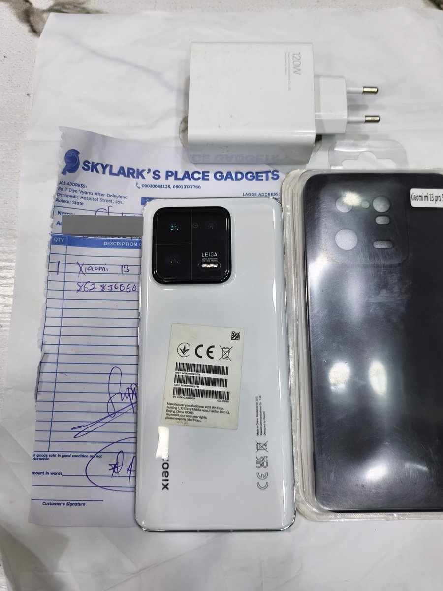 SkylarksPlace's tweet photo. 🔥 Another One Just Joined the Movement! 🚂💨

After seeing our consistent deliveries, Chief @Vicjoelc said “It’s my turn!” and hopped on the train 🙂‍↔️  

Yesterday we shipped a clean Ceramic White Xiaomi 13 Pro 512GB all the way to Asaba, Delta State with full package:  
• Installed Screen Protector  
• Silicone Case  
• Original 120W Xiaomi Charger  

Thank you Chief @Vicjoelc for the trust 🙏🏽 We appreciate you big time!  

The movement is growing steadily.  
Who’s next?