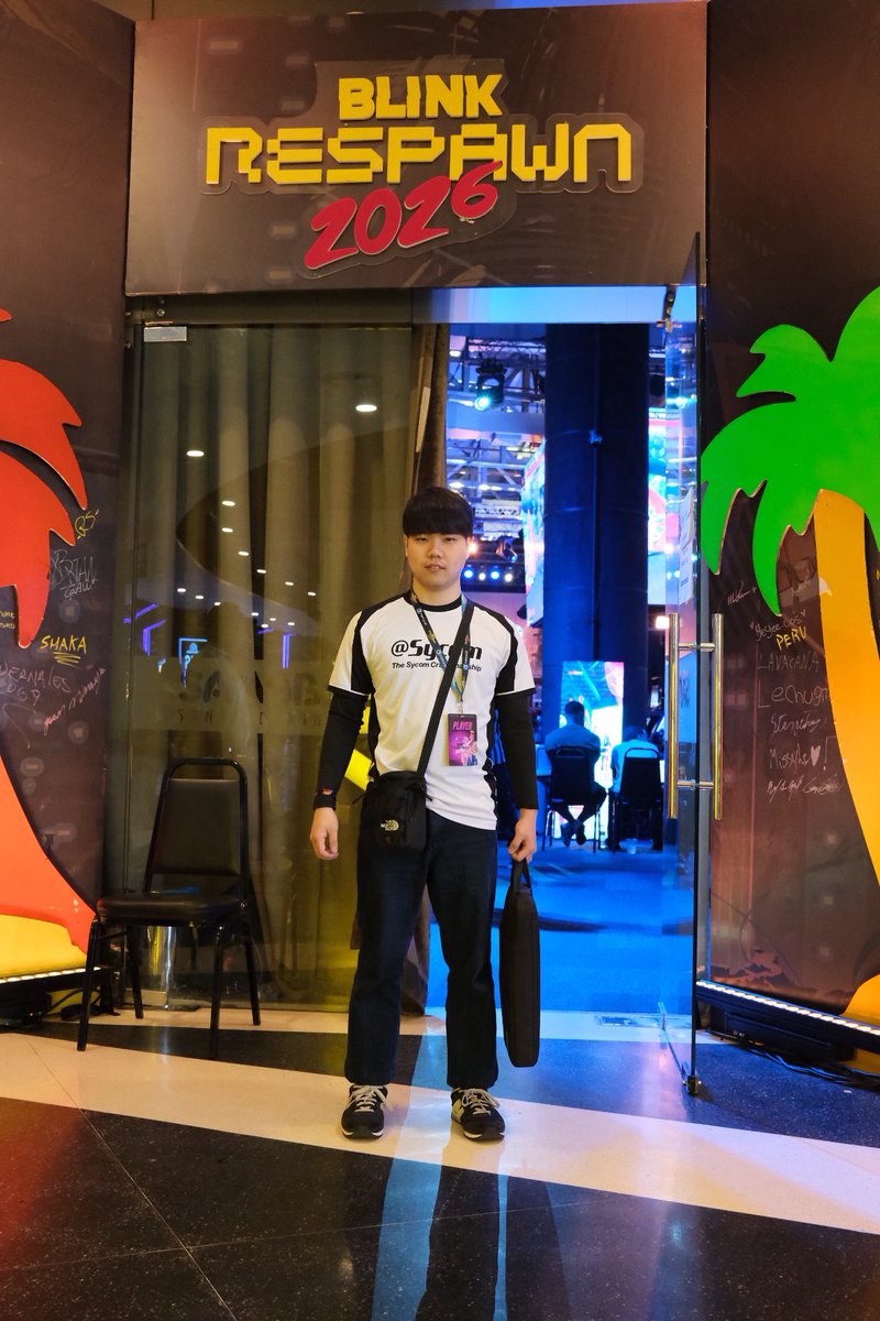 Sycom_eSports's tweet photo. 【BLINK RESPAWN 2026🇩🇴Day2】

おらりん選手が会場に到着！
試合は30分後🔥
配信はこちらから🪇
https://t.co/fsQq63O1bD

#SYCWIN https://t.co/UNCZKtAK6h