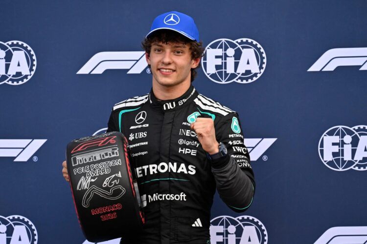 analisistv82835's tweet photo. 🏎️
#F1 Antonelli logra su cuarta ‘pole’ en el GP Mónaco, ‘Checo’ Pérez saldrá de la posición 18. 
https://t.co/EudF0yd2iB https://t.co/tpei488BOu