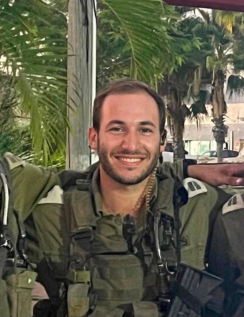 DebbieBiton's tweet photo. הלב מסרב להכיל משתתפת בצערה הכבד של משפחת גמלא על נפילתו של סרן שחר גמלא ז״ל, בן 24, לוחם אמיץ שנפל בעת שירותו למען ביטחון מדינת ישראל.
יהי זכרו ברוך. https://t.co/ZUgB5oUDa8