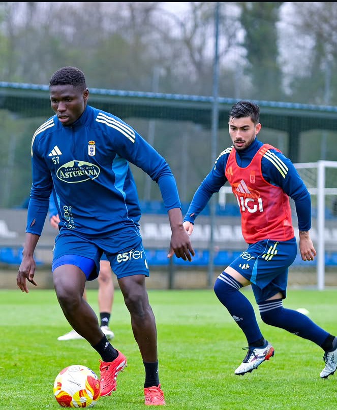 9ja_Ballers's tweet photo. Yakubu Yahaya has signed the dotted lines with UD Llanera from Real Oviedo.
Just last year, Yakubu was playing for Klassitch FA in Nigeria. https://t.co/qO6EfVp91Y