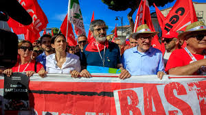 ambaraciccicoco's tweet photo. Strage braccianti, manifestazione promossa da Landini  ad Amendolara.
Schlein: "Rafforzare legge su caporalato"
Dov'erano Landini e la Schlein quando  l'agile Sumahoro (sponsorizzato dal duo comico di Avs)  e signora si sono arricchiti sulla pelle di queste  povere persone https://t.co/ZEg1cDuCkc