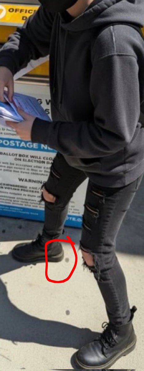 Cauntbag's tweet photo. @RealJamesWoods The AI really fucked up on this shoe didn't it? Also, what's wrong with the knees? Not to mention "elaction" or the Gemini logo. https://t.co/8aLDw2BAYS