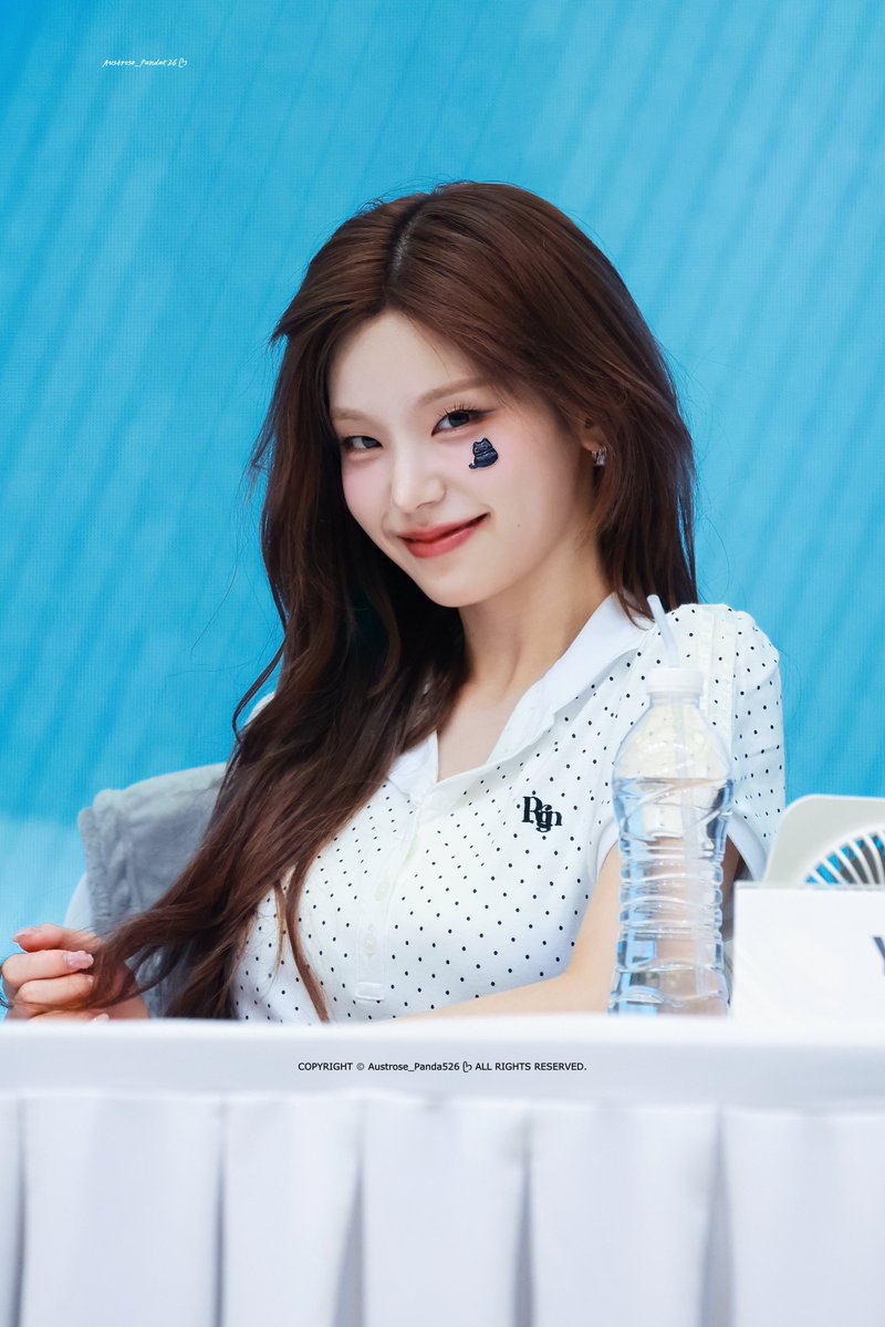 Panda526_YE's tweet photo. 260606 KMS HANGZHOUᥫᩣ 

고생했어🖤🫂

#YEJI #ITZY #예지 #있지 https://t.co/Pp6OX90TRs