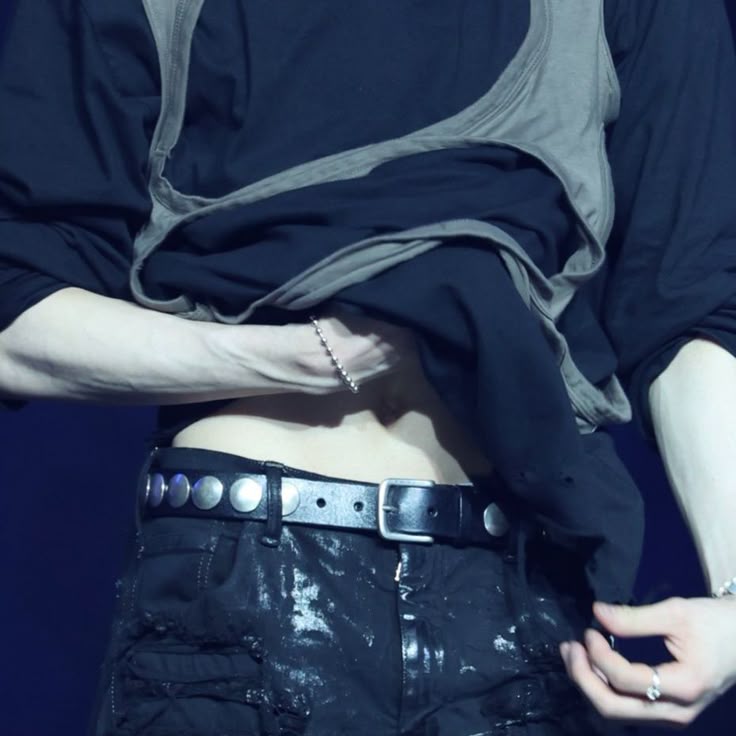 jaeyunsim22's tweet photo. #JAKE'S ABS DAMNNNN..... https://t.co/at8FHidGxN