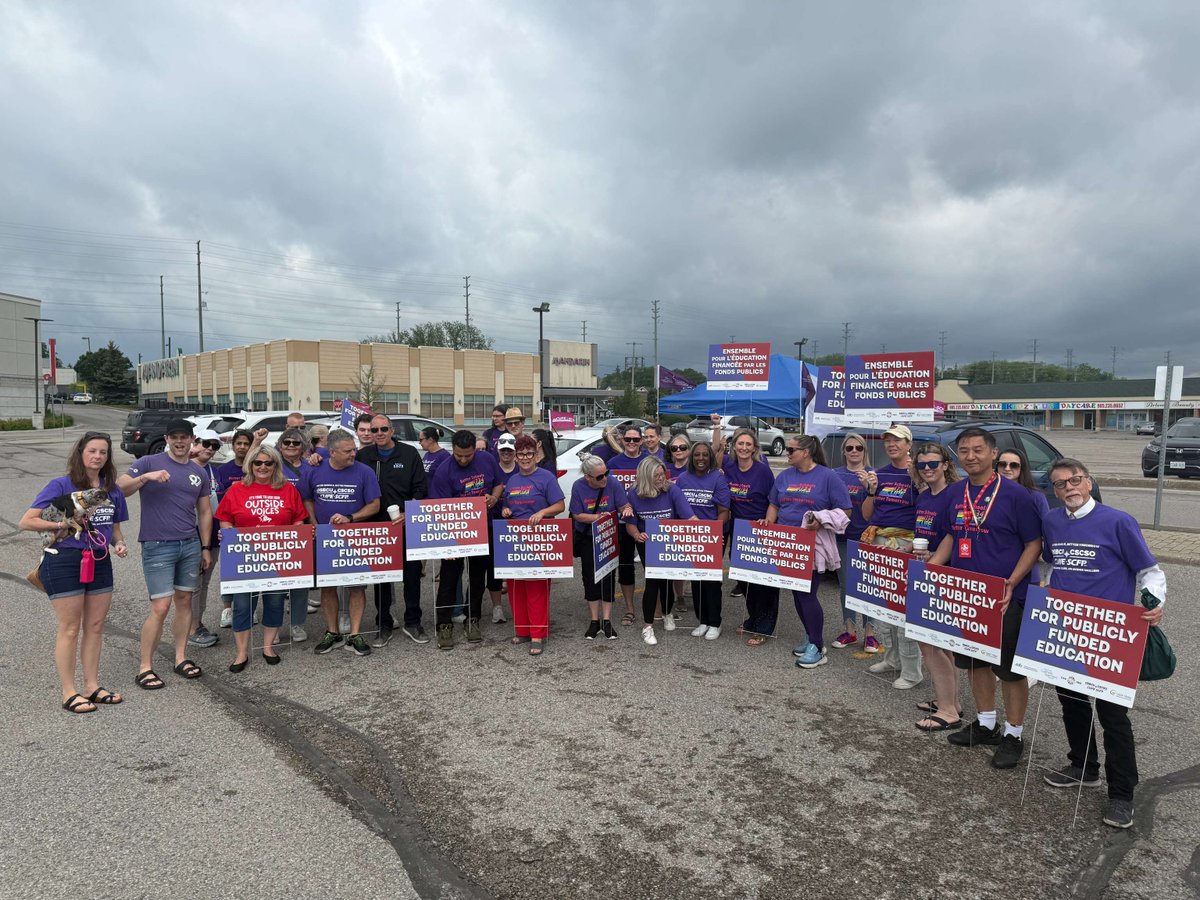 osbcucscso's tweet photo. Today OSBCU members painted the province purple! 💜
Across Ontario, nearly 40 locals organized community outreach and canvassing events!
#PaintTheProvincePurple #OntEdUnited #BetterSchoolsBetterTomorrow https://t.co/8vIXieMBqh